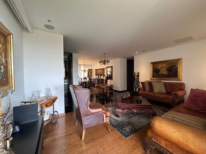 Apartamento de 3 alcobas en arriendo en El Poblado, Medellín, 192 m² · foto 4 de 19