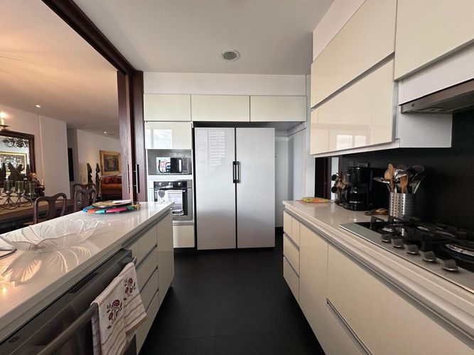 Apartamento de 3 alcobas en arriendo en El Poblado, Medellín, 192 m² · foto 8 de 19