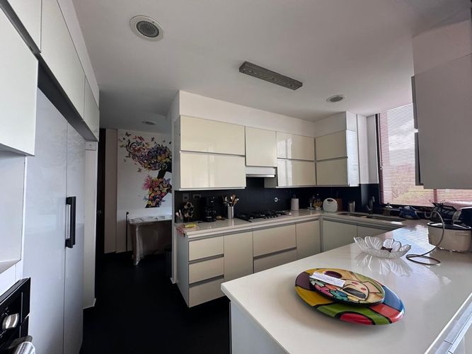 Apartamento de 3 alcobas en arriendo en El Poblado, Medellín, 192 m² · foto 9 de 19