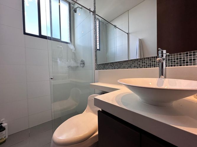 Apartamento de 3 alcobas en arriendo en El Poblado, Medellín, 192 m² · foto 18 de 19