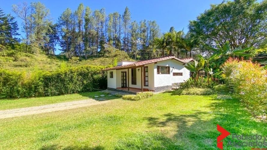 Casa de 2 alcobas en arriendo en Llano Grande, Guarne, 1570 m² · foto 2 de 23