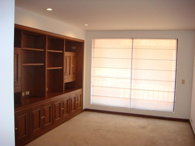 Apartamento de 3 alcobas en arriendo en Chicó Navarra, Bogotá, 275 m² · foto 3 de 5
