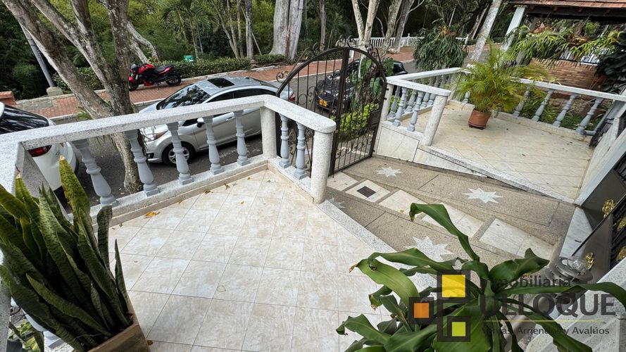 Casa de 6 alcobas en venta en Fontana, Bucaramanga, 283 m² · foto 23 de 24