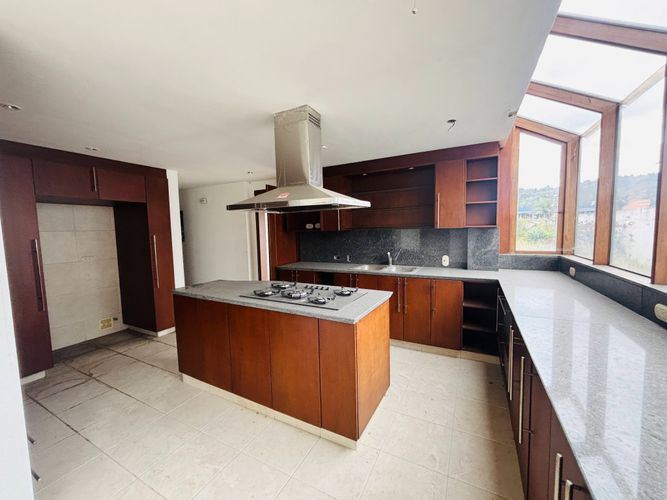 Casa de 4 alcobas en venta en San Jose De Bavaria, Bogotá, 250 m² · foto 9 de 19