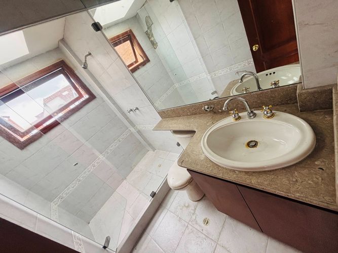 Casa de 4 alcobas en venta en San Jose De Bavaria, Bogotá, 250 m² · foto 18 de 19