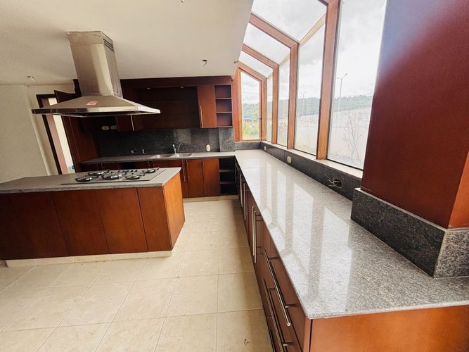 Casa de 4 alcobas en venta en San Jose De Bavaria, Bogotá, 250 m² · foto 11 de 19