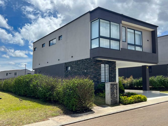 Casa de 4 alcobas en venta en Rionegro, 200 m² · foto 3 de 21