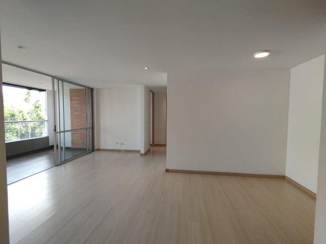 Apartamento de 2 alcobas en arriendo en Cumbres, Envigado, 84 m² · foto 3 de 15