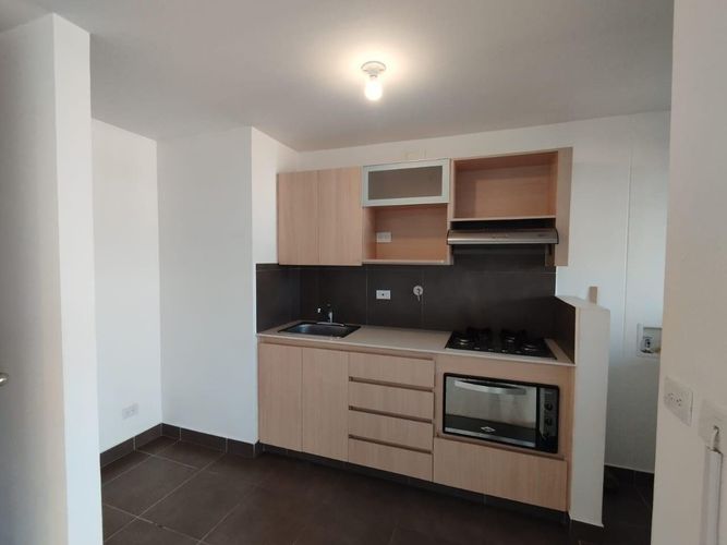 Apartamento de 2 alcobas en arriendo en Cumbres, Envigado, 84 m² · foto 4 de 15