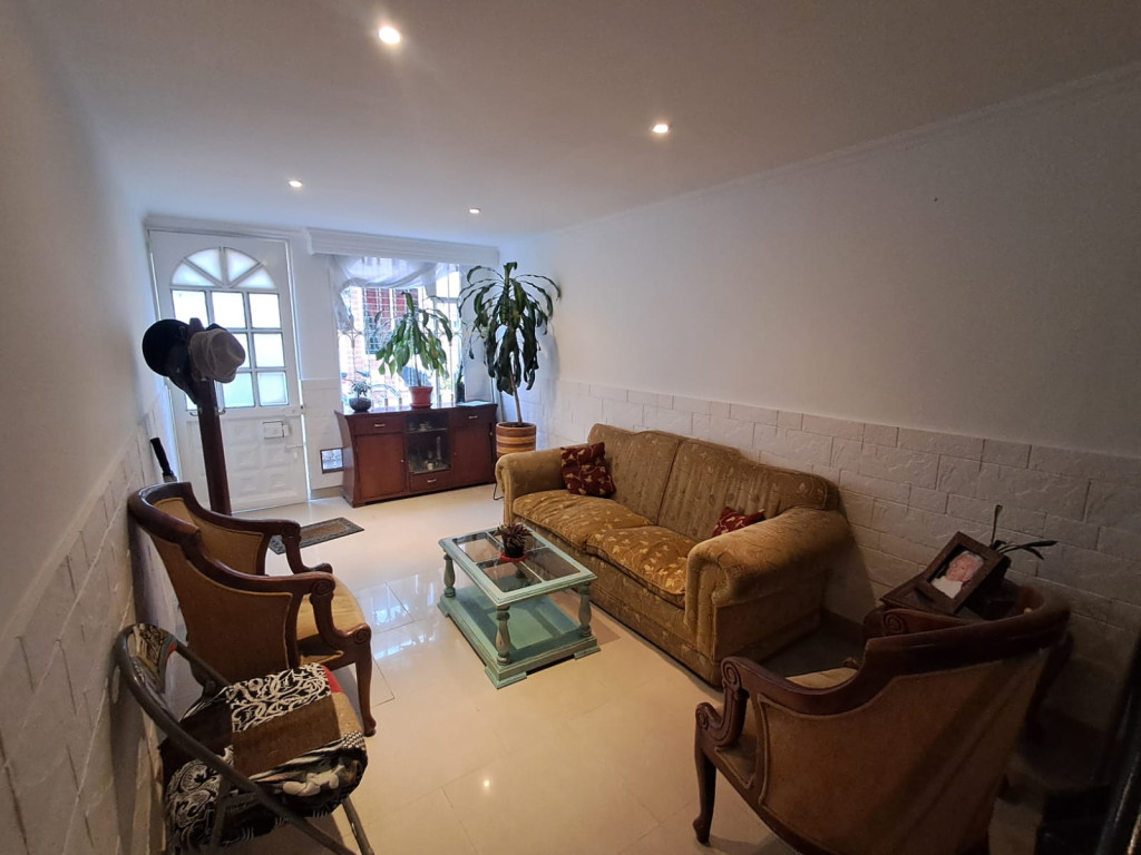Casa en venta en Cantalejo, Bogotá · foto 2 de 17