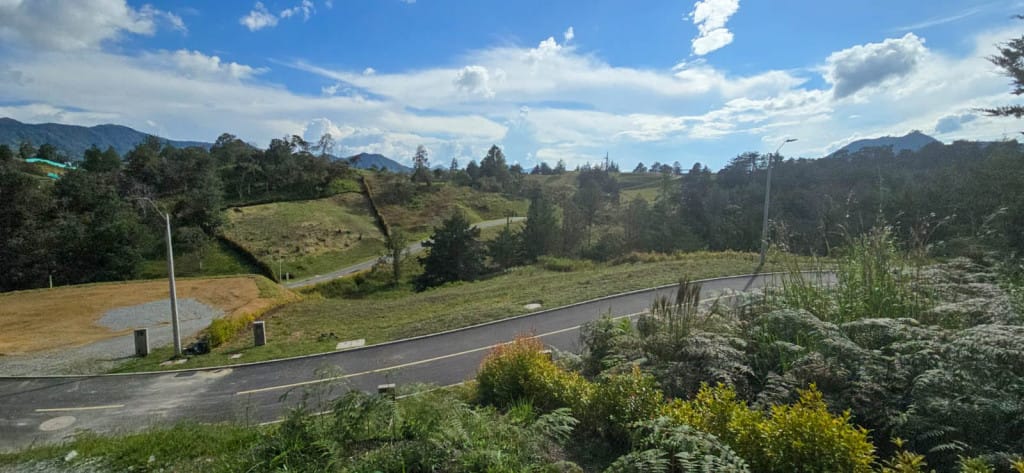 Lote en venta en El Carmen de Viboral, 2580 m² · foto 2 de 14
