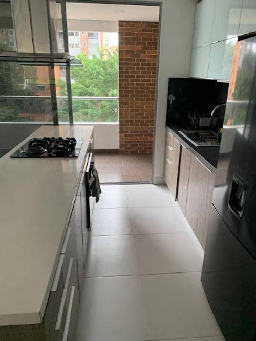 Apartamento de 3 alcobas en arriendo en Castropol, Medellín, 111 m² · foto 4 de 24