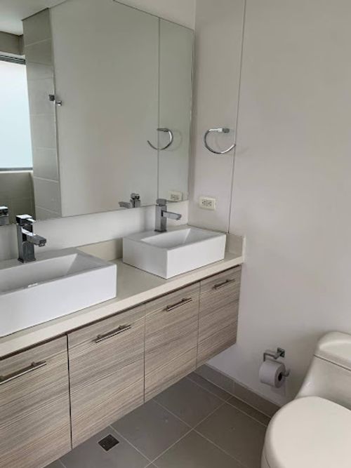 Apartamento de 3 alcobas en arriendo en Castropol, Medellín, 111 m² · foto 9 de 24