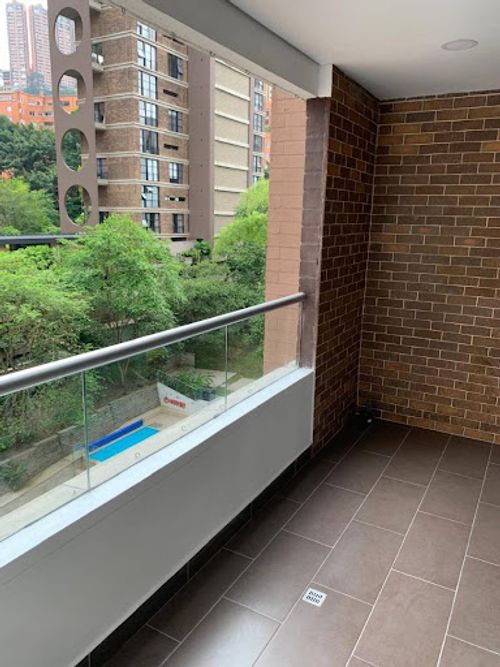 Apartamento de 3 alcobas en arriendo en Castropol, Medellín, 111 m² · foto 10 de 24
