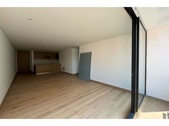 Apartamento de 2 alcobas en venta en Santa Barbara Occidental, Bogotá, 87 m² · foto 2 de 13