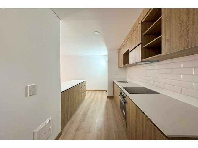 Apartamento de 2 alcobas en venta en Santa Barbara Occidental, Bogotá, 87 m² · foto 4 de 13