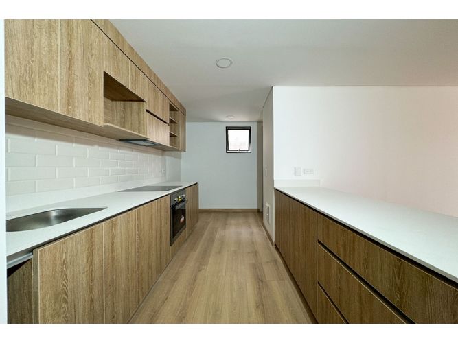 Apartamento de 2 alcobas en venta en Santa Barbara Occidental, Bogotá, 87 m² · foto 5 de 13
