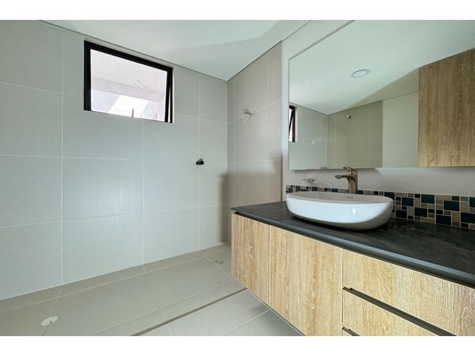 Apartamento de 2 alcobas en venta en Santa Barbara Occidental, Bogotá, 87 m² · foto 8 de 13