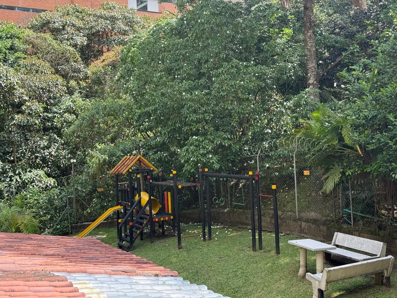 Apartamento en venta en El Poblado, Medellín · foto 23 de 24