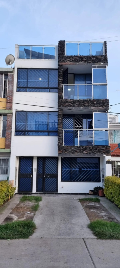 Casa en venta en Madelena, Bogotá · foto 2 de 24
