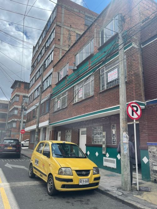 Casa de 8 alcobas en venta en San Jose Sur, Bogotá, 498 m² · foto 2 de 22