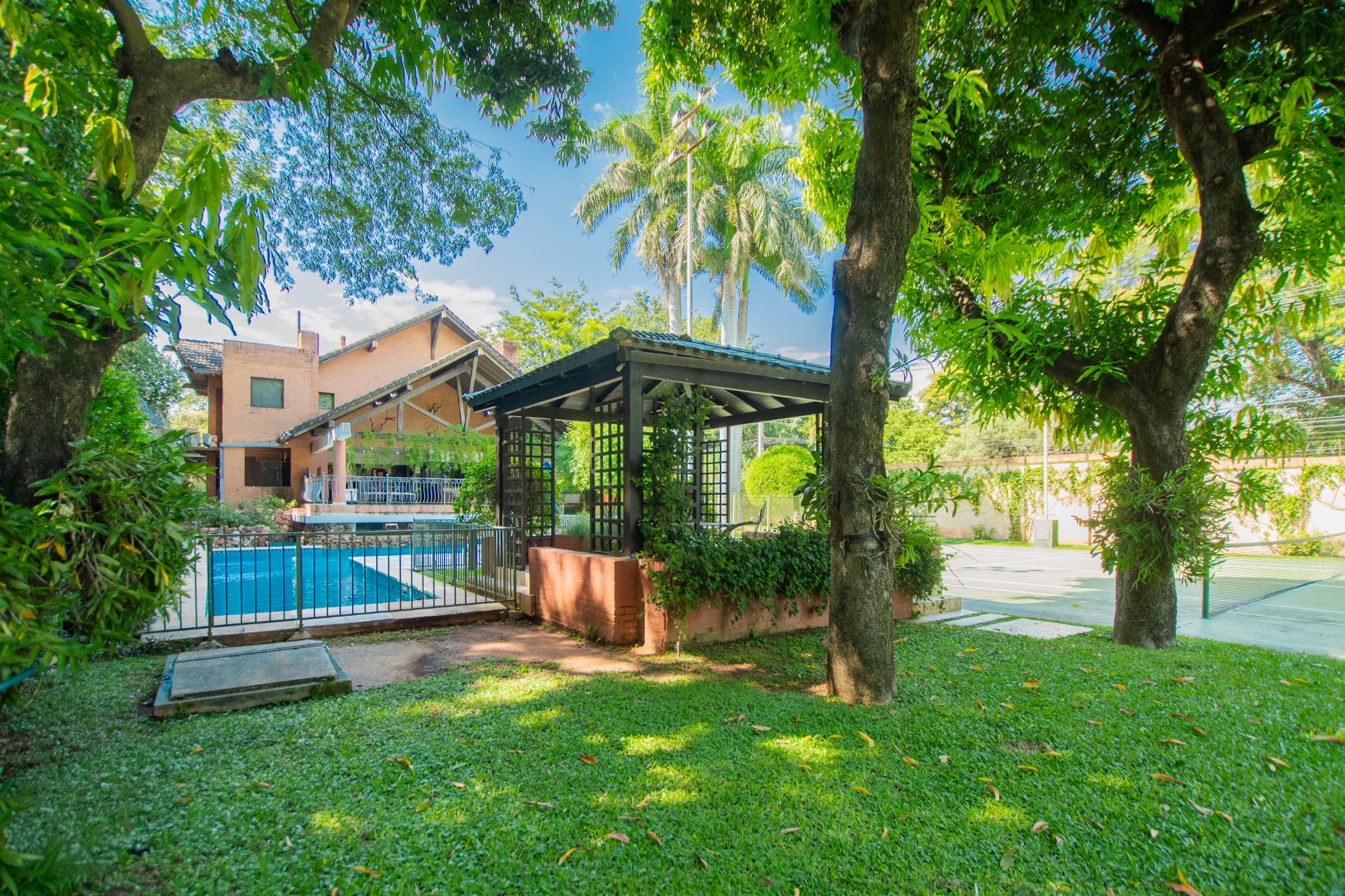 Vive una Experiencia Premium en una de las Zonas Más Prestigiosas de Asunción - foto 3