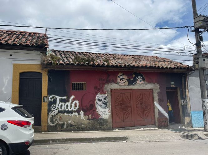 Casa de 7 alcobas en venta en Las Brisas, Bogotá, 448 m² · foto 2 de 15
