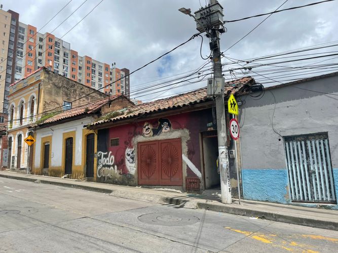 Casa de 7 alcobas en venta en Las Brisas, Bogotá, 448 m² · foto 3 de 15