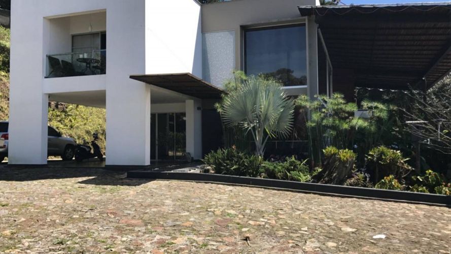 Casa de 8 alcobas en venta en Loma Del Chocho, Envigado, 760 m² · foto 3 de 24