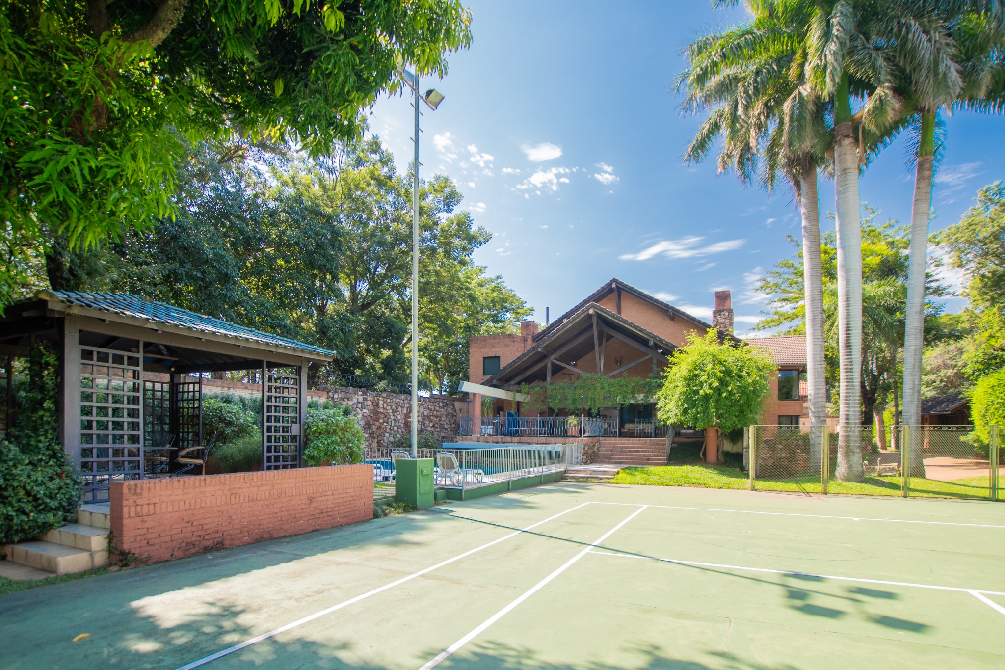 Vive una Experiencia Premium en una de las Zonas Más Prestigiosas de Asunción - foto 2