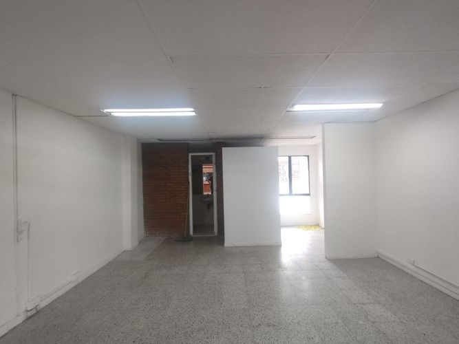 Oficina en venta en Carlos E Restrepo, Medellín, 40 m² · foto 2 de 8