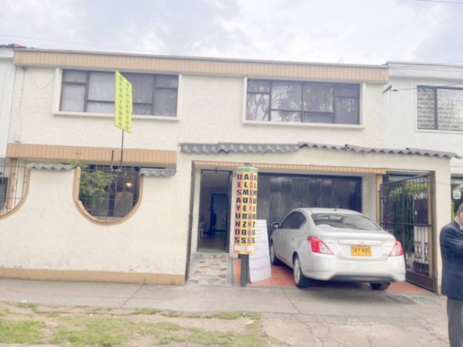 Casa de 3 alcobas en venta en Ciudad Salitre, Bogotá, 313 m² · foto 2 de 23