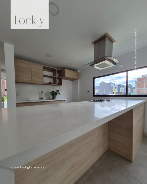 Casa de 4 alcobas en venta en El Porvenir, Rionegro, 220 m² · foto 4 de 24