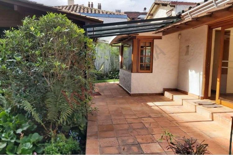 Casa de 5 alcobas en venta en Sotileza, Bogotá, 350 m² · foto 2 de 24
