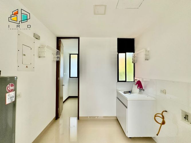 Casa de 4 alcobas en venta en Loma El Atravesado, Envigado, 110 m² · foto 2 de 24