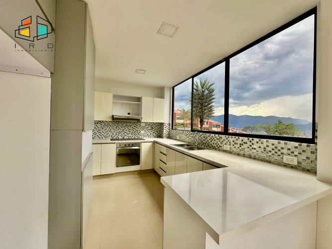 Casa de 4 alcobas en venta en Loma El Atravesado, Envigado, 110 m² · foto 13 de 24