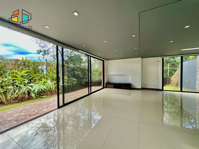Casa de 4 alcobas en venta en Loma El Atravesado, Envigado, 110 m² · foto 3 de 24