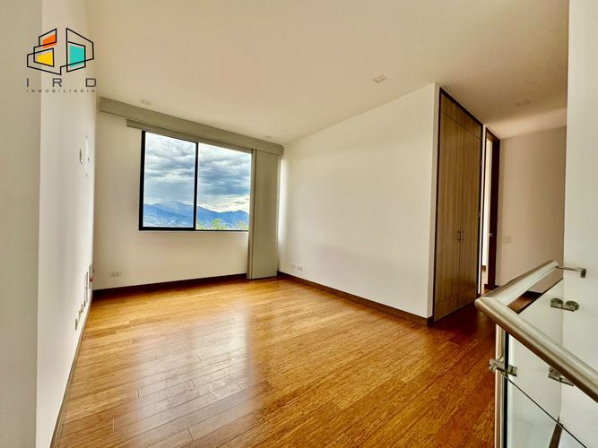 Casa de 4 alcobas en venta en Loma El Atravesado, Envigado, 110 m² · foto 23 de 24