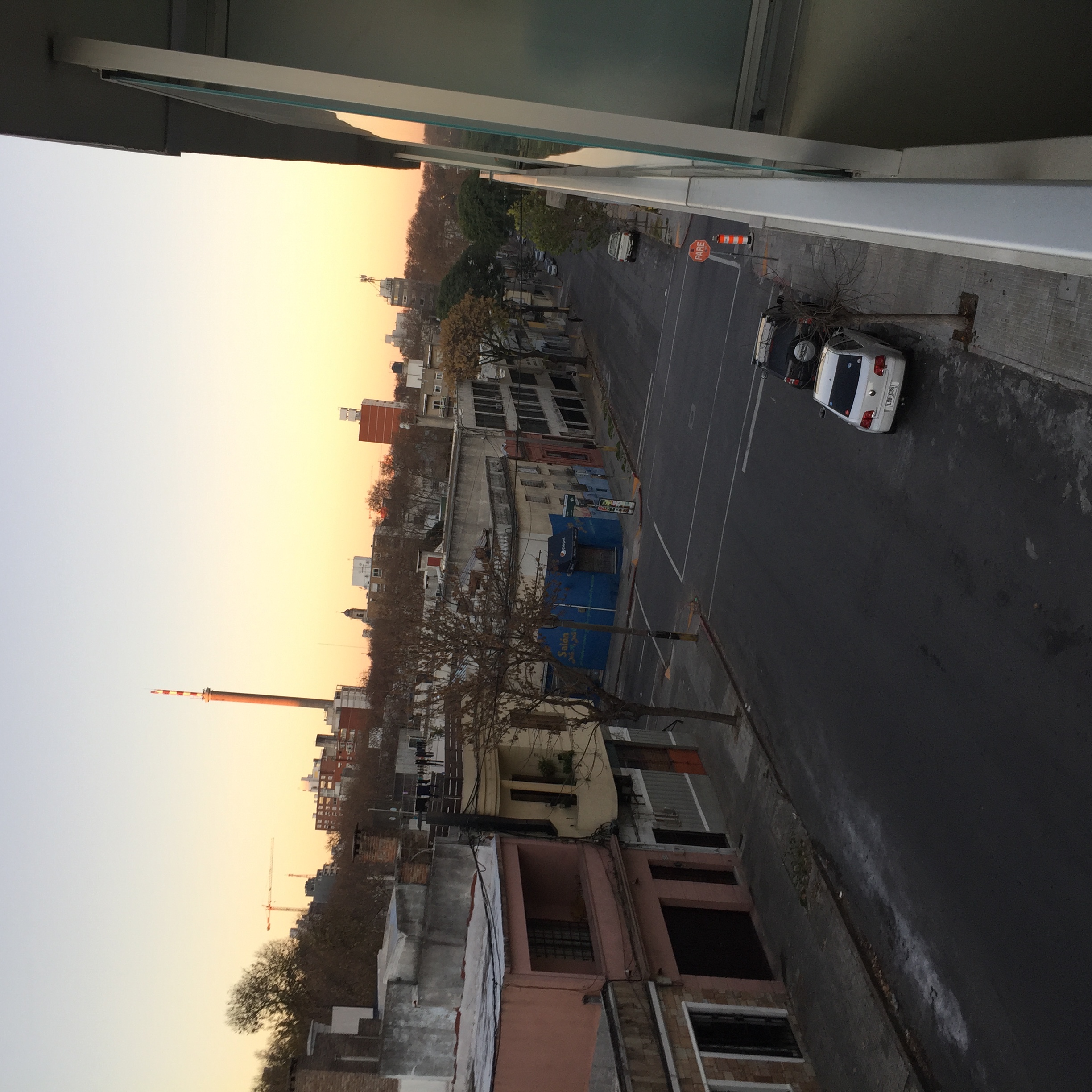 Super soleado con amplio ventanal a metros de la rambla · Foto 9