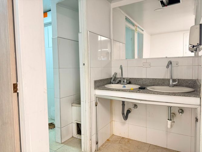Local en venta en Cristo Rey, Medellín, 460 m² · foto 11 de 19