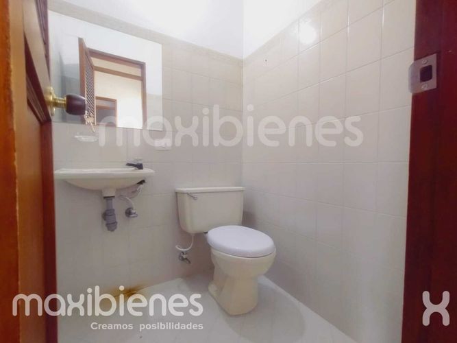 Oficina en arriendo en Estadio, Medellín, 140 m² · foto 2 de 15