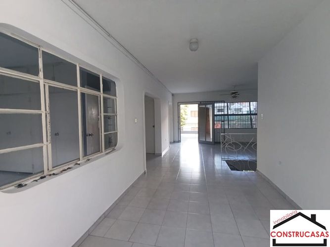 Casa de 5 alcobas en arriendo en Miraflores, Medellín, 210 m² · foto 3 de 18