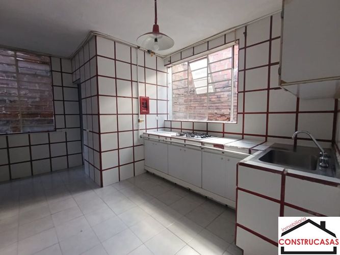 Casa de 5 alcobas en arriendo en Miraflores, Medellín, 210 m² · foto 4 de 18