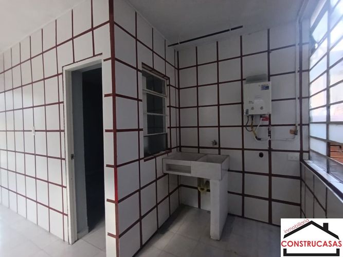 Casa de 5 alcobas en arriendo en Miraflores, Medellín, 210 m² · foto 6 de 18