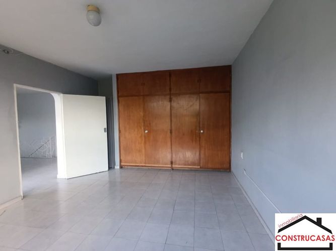 Casa de 5 alcobas en arriendo en Miraflores, Medellín, 210 m² · foto 8 de 18