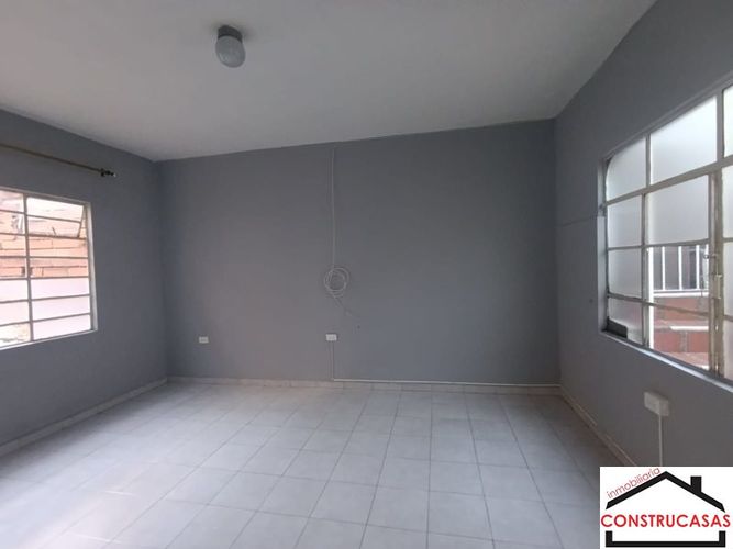 Casa de 5 alcobas en arriendo en Miraflores, Medellín, 210 m² · foto 10 de 18