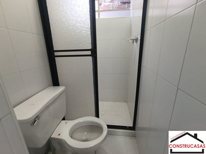 Casa de 5 alcobas en arriendo en Miraflores, Medellín, 210 m² · foto 13 de 18