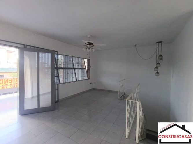 Casa de 5 alcobas en arriendo en Miraflores, Medellín, 210 m² · foto 15 de 18