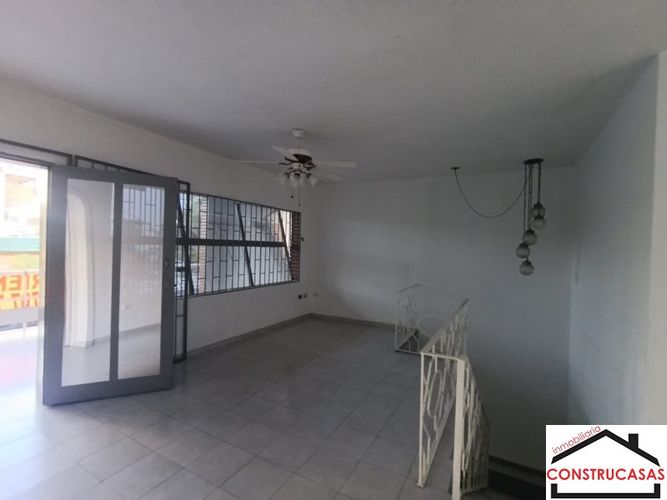 Casa de 5 alcobas en arriendo en Miraflores, Medellín, 210 m² · foto 16 de 18