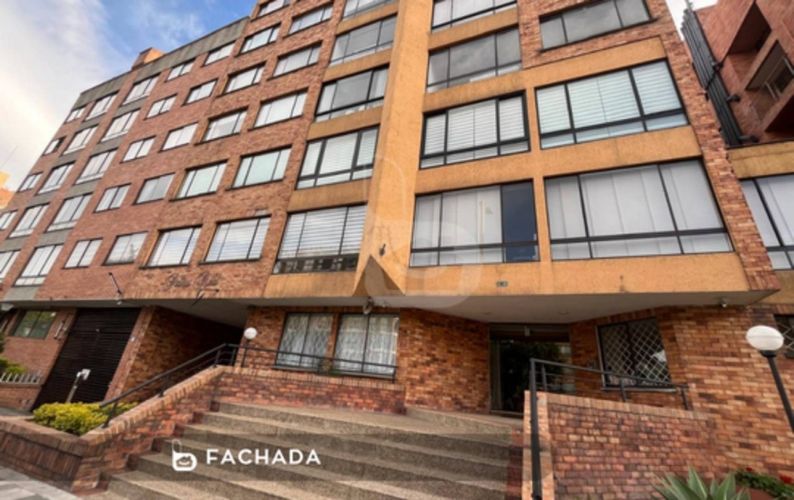 Apartamento de 3 alcobas en venta en Santa Barbara Alta, Bogotá, 201 m² · foto 2 de 22